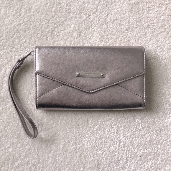 Nine West wristlet - Picture 1 of 6